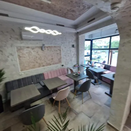 Miniama Hotel *